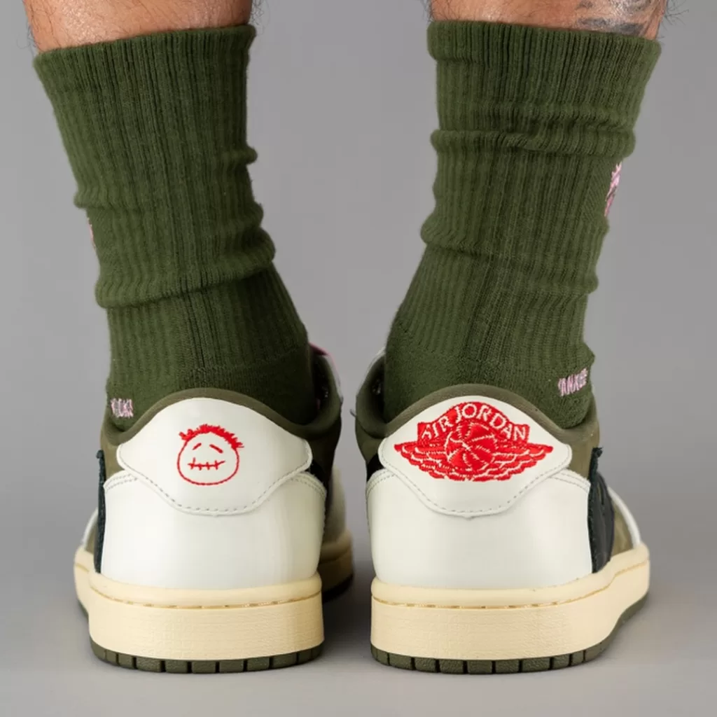 travis scott x air jordan 1 low medium olive 4